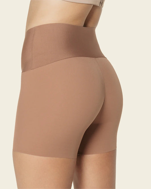 Short de control moderado aspecto invisible con fajón antideslizante