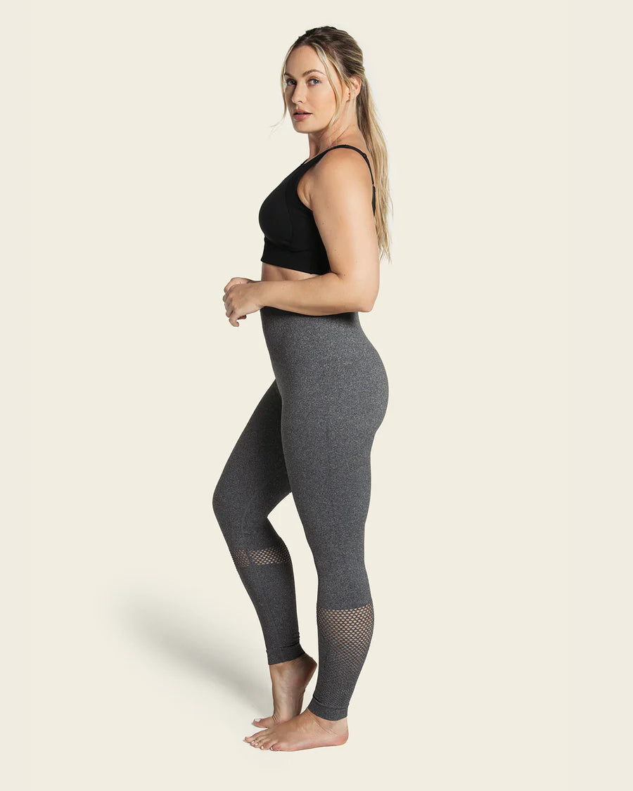 Legging deportivo tiro alto sin costuras con fajón doble en cintura y mallas transpirables