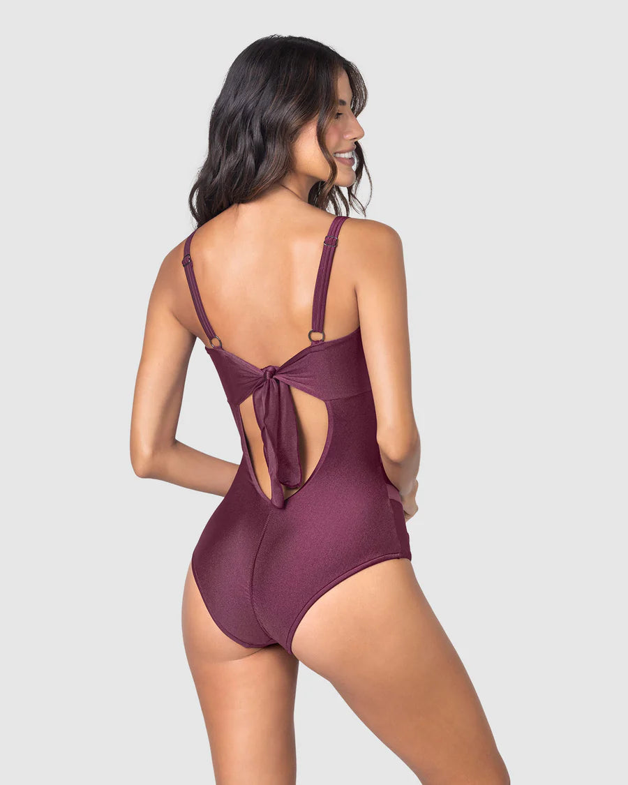 Bañador entero compresión suave con transparencias y efecto brillo / LEONISA