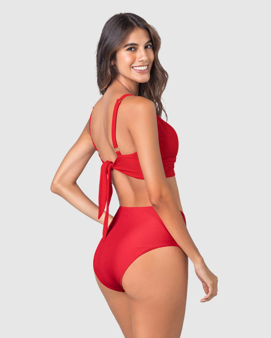 Bikini con braga tiro alto y top de buen cubrimiento
