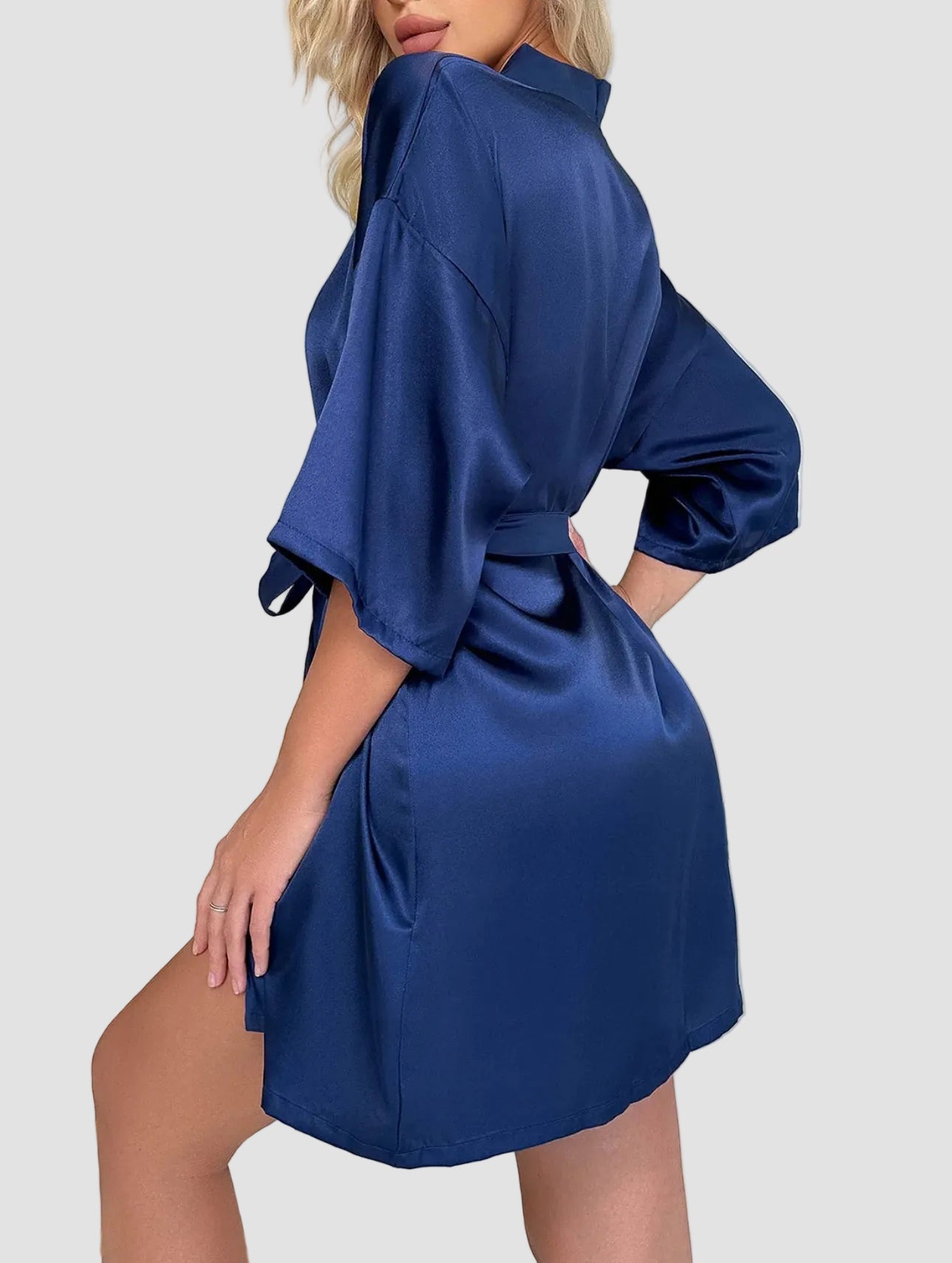 Bata corta de seda