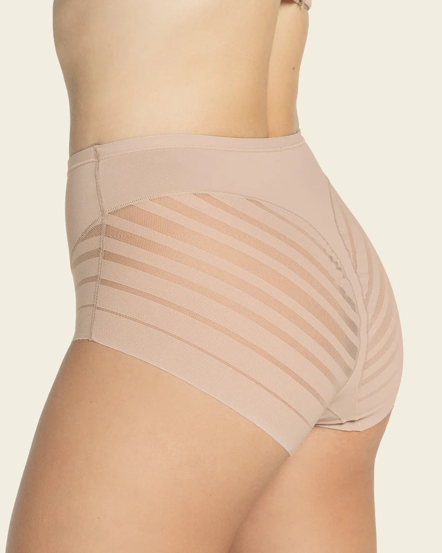 Braga faja clásica con control moderado de abdomen y bandas en tul Leonisa