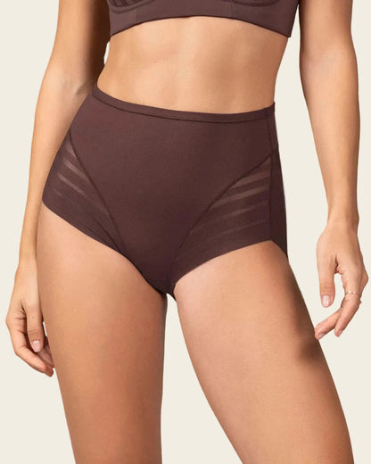 Braga faja clásica con control moderado de abdomen y bandas en tul Leonisa