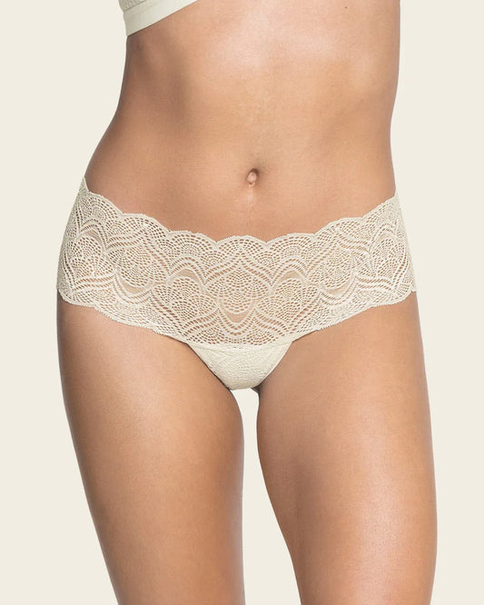 Braguita en encaje con transparencias y bordes redondeados