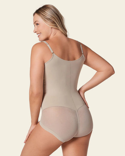 Body faja de control suave, copas con aro y braga hipsters / LEONISA
