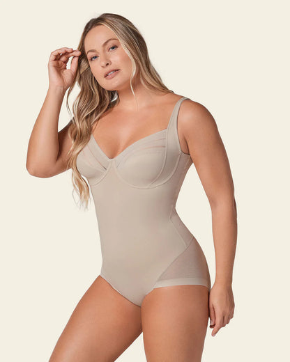 Body faja de control suave, copas con aro y braga hipsters / LEONISA