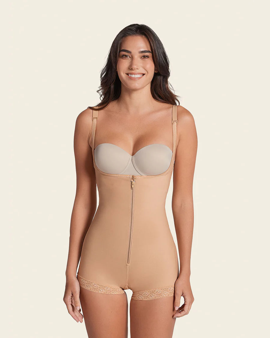 Faja estilo body de compresión fuerte con efecto moldeador / LEONISA