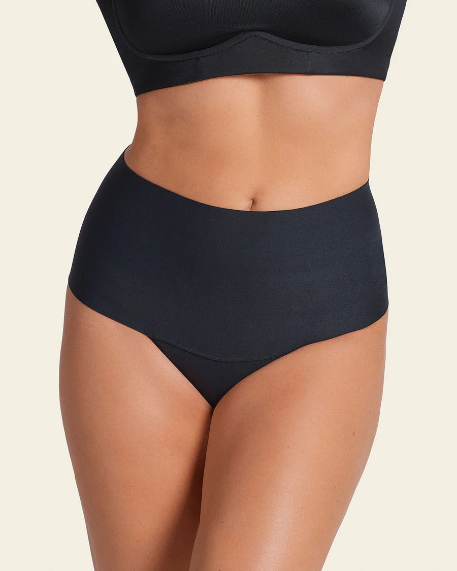 Tanga moldeadora con fajón ancho de control fuerte tiro alto / LEONISA