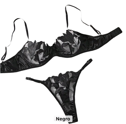 Set elegante y sensual con transparencias y orquídeas que se fusionan en tu piel