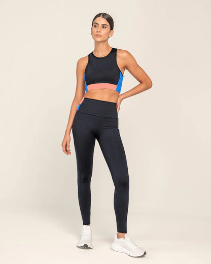 Top deportivo de buen ajuste con espalda en tul