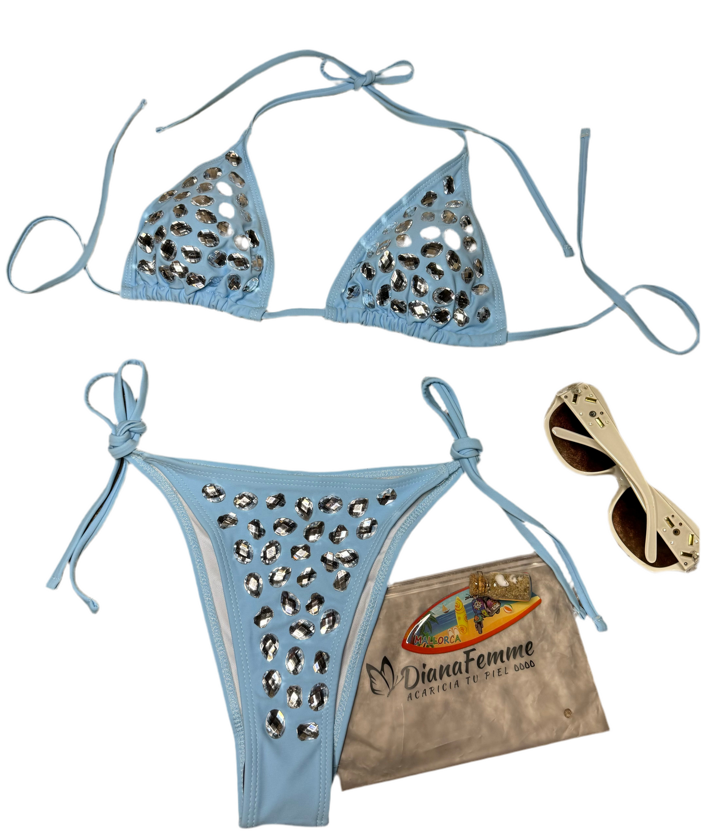 Bikini Azul Cielo con Pedrería – Elegancia y Brillo Bajo el Sol