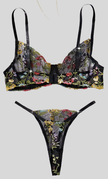 Conjunto de lenceria bordada con flores