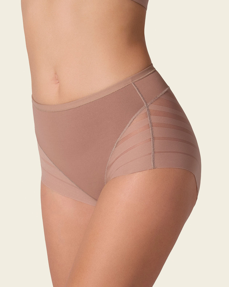 Braga faja clásica con control moderado de abdomen y bandas en tul Leonisa
