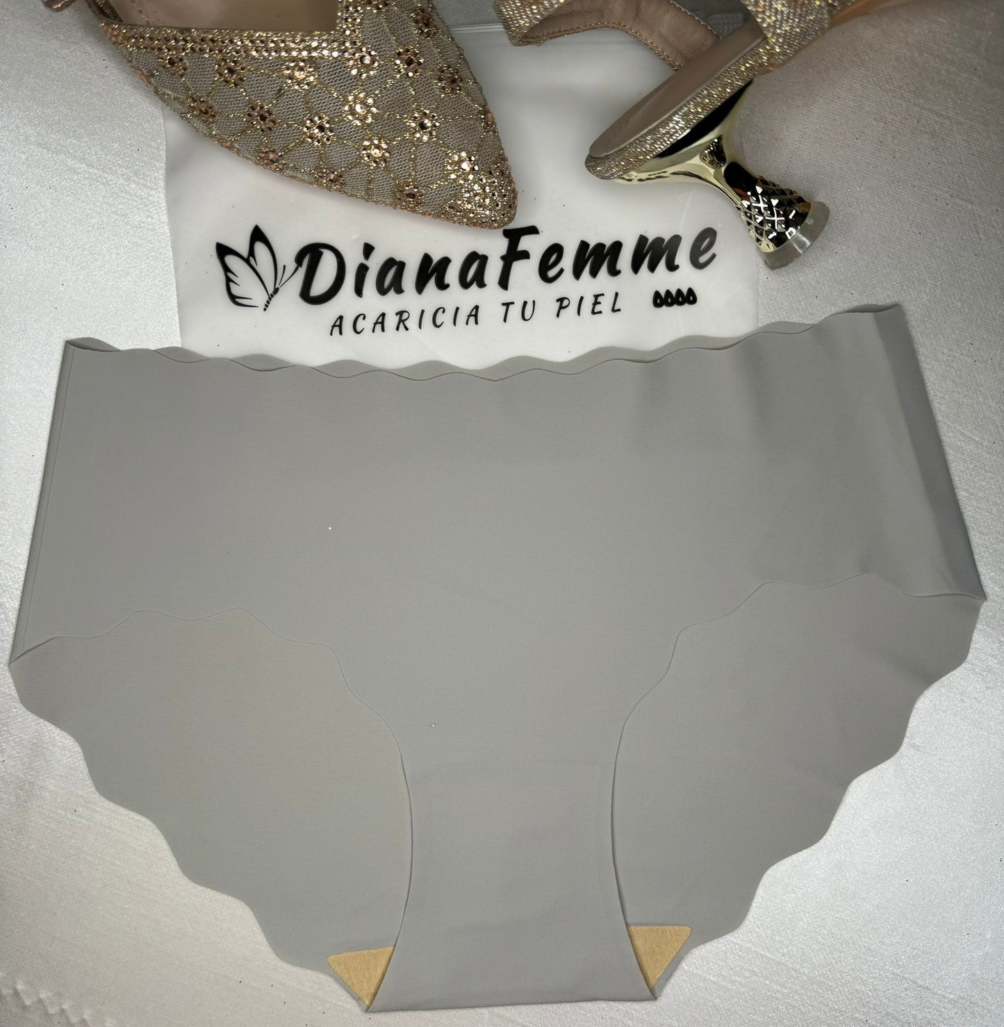 Culotte para dama con ribete de ondas en cintura y pierna, en algodón