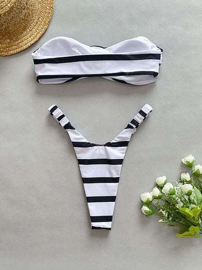 Bikini blanco de rayas negras