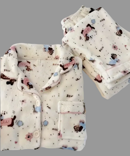 Conjunto de pijama con botones y bolsillo con dibujos de perritos, ideal para otoño e invierno