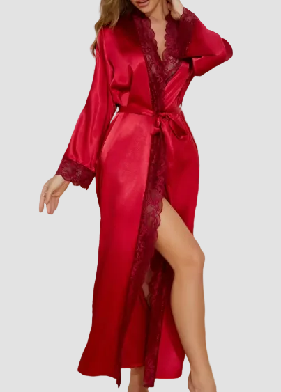 Bata elegante en saten con encaje