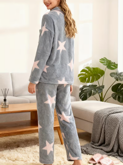 Oferta! -50% Conjunto pijama manga larga afelpada, ideal para otoño e invierno con estampado de estrellas y botones