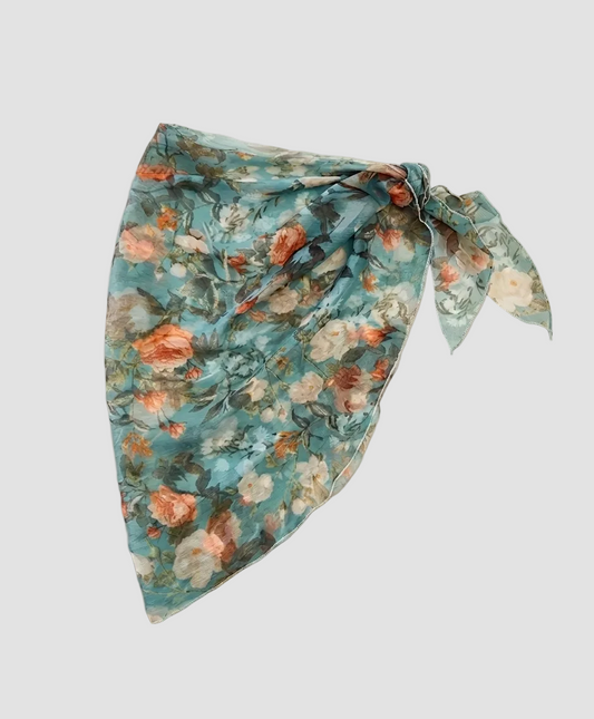 Pareo floral ligero – Elegancia y frescura para tus días de verano