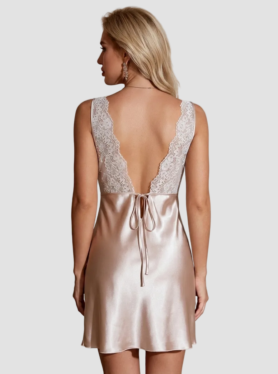 Vestido satinado elegante con encaje y espalda descubierta