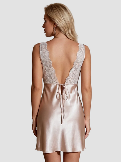Vestido satinado elegante con encaje y espalda descubierta